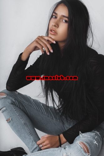 Sihirli Parmaklarıyla Erdemli Escort Bayan'ın Büyüleyici Dünyası